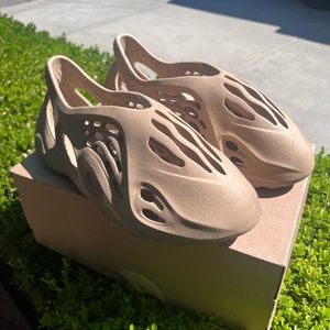 Yeezy foamrunner “ocher” size 12